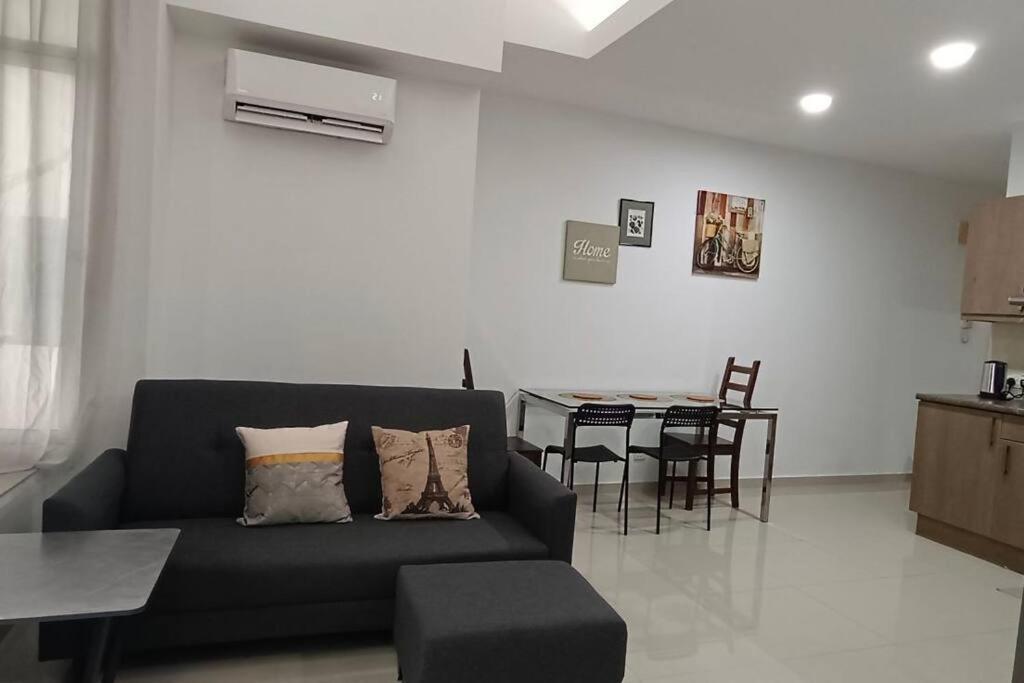 Klcc Newly Renovated Apartment Kuala Lumpur Bagian luar foto